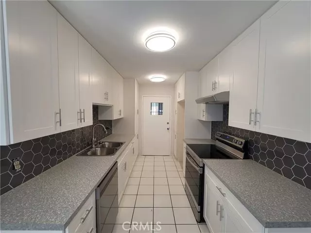 5301 Balboa Boulevard #E11, Encino (los Angeles), CA 91316