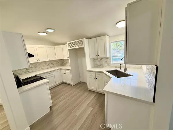 Los Angeles, CA 91406,15948 Wyandotte Street