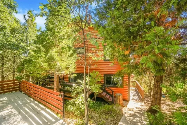 695 Grass Valley Road, Lake Arrowhead, CA 92352