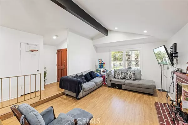 Pacoima (los Angeles), CA 91331,9689 Kewen Avenue