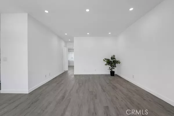 Canoga Park (los Angeles), CA 91304,20930 Parthenia Street #206