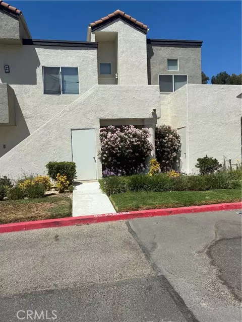 Newhall (santa Clarita), CA 91321,21203 Trumpet Drive #103