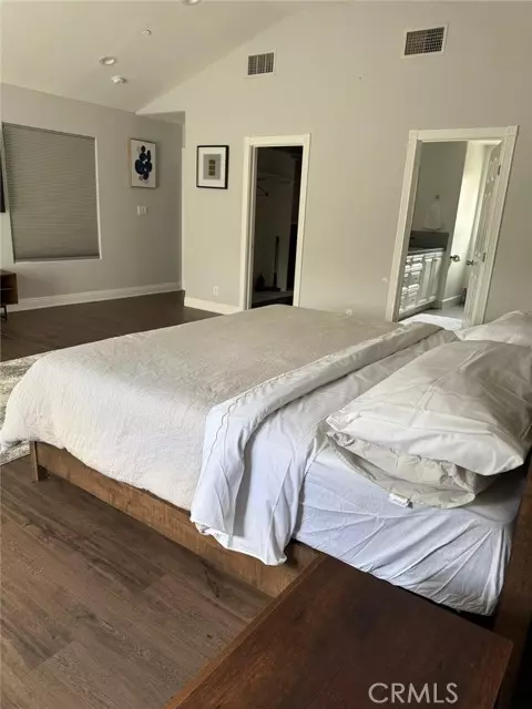 Woodland Hills (los Angeles), CA 91364,22237 Buena Ventura Street #2