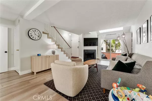 Reseda (los Angeles), CA 91335,19431 Sherman Way #24