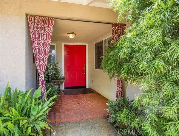 Calabasas, CA 91302,26106 Veva Way
