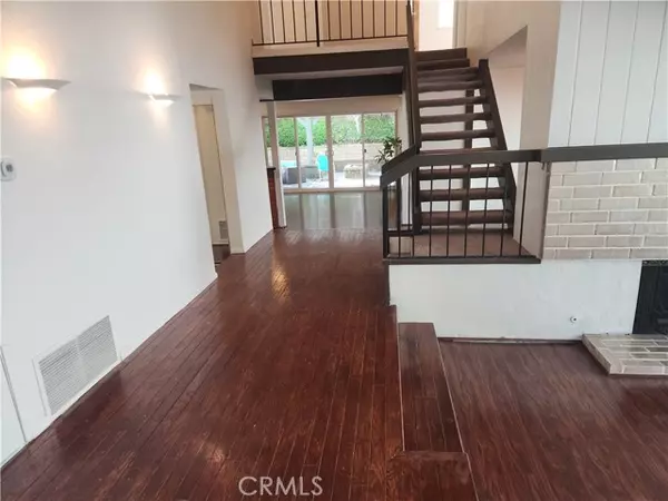 Valencia (santa Clarita), CA 91355,25451 Via Macarena