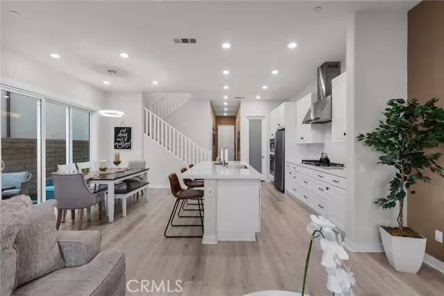 Valencia (santa Clarita), CA 91381,27258 Narrowleaf Willow Lane