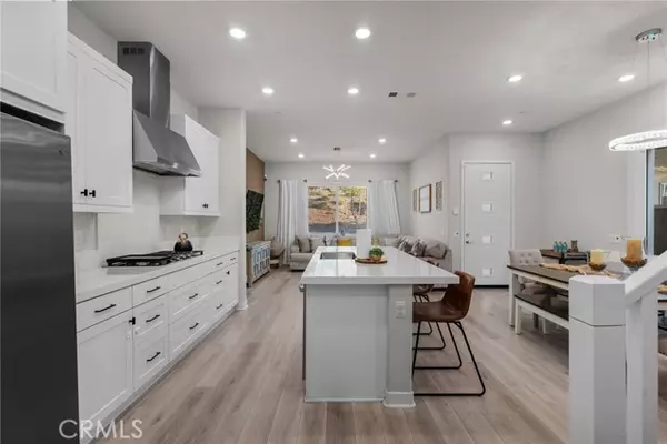 Valencia (santa Clarita), CA 91381,27258 Narrowleaf Willow Lane