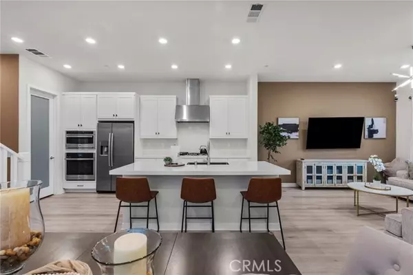 Valencia (santa Clarita), CA 91381,27258 Narrowleaf Willow Lane