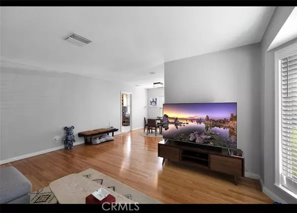 Los Angeles, CA 91406,17621 Lemay Street