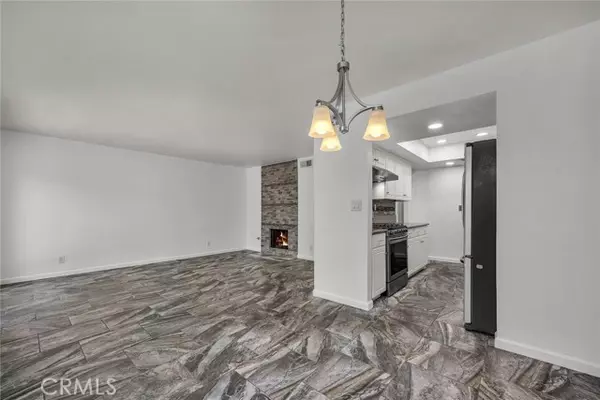 Chatsworth (los Angeles), CA 91311,21333 Lassen Street #6H