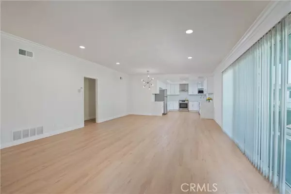 Los Angeles, CA 91606,6335 Whitsett Avenue #32