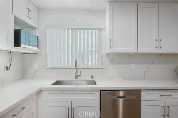 Los Angeles, CA 91606,6335 Whitsett Avenue #32