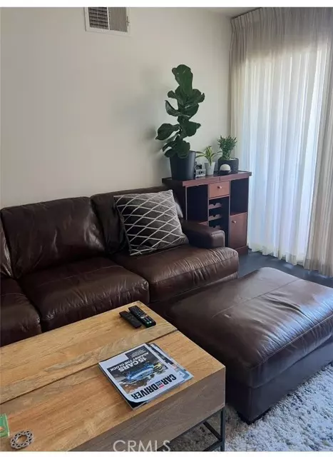 15455 Sherman Way #11, Van Nuys (los Angeles), CA 91406