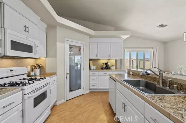 42647 Pinecliff Street, Lake Hughes, CA 93532