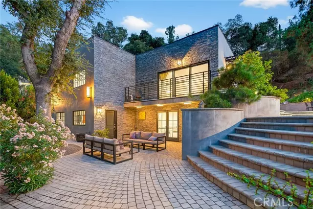 7576 McGroarty Terrace, Los Angeles, CA 91042