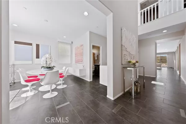 Valencia (santa Clarita), CA 91354,28648 Iron Village Drive