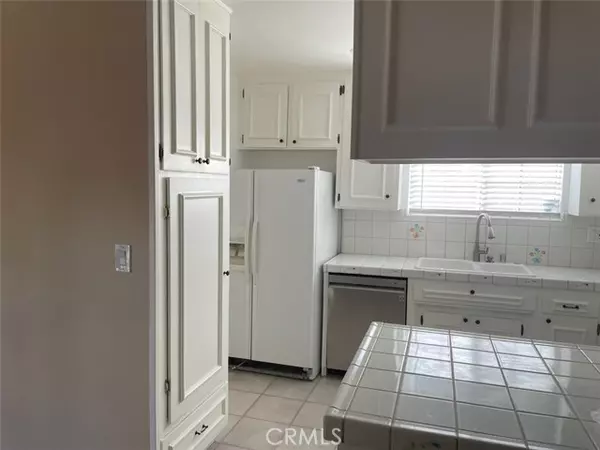 Woodland Hills (los Angeles), CA 91367,23832 Calvert Street