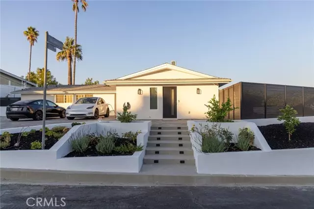 Woodland Hills (los Angeles), CA 91367,20551 Rhoda Street