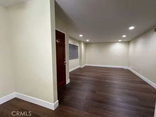 North Hollywood (los Angeles), CA 91606,11808 Hamlin Street