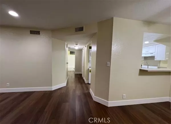 North Hollywood (los Angeles), CA 91606,11808 Hamlin Street