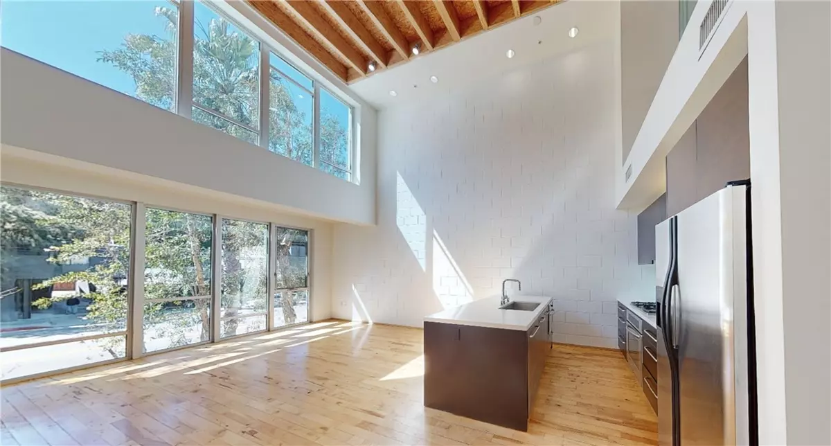 Studio City (los Angeles), CA 90068,3450 Cahuenga Boulevard #301