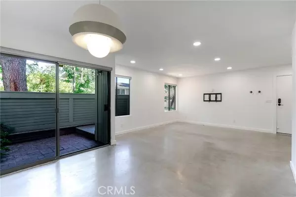 Woodland Hills (los Angeles), CA 91367,22139 burbank #1