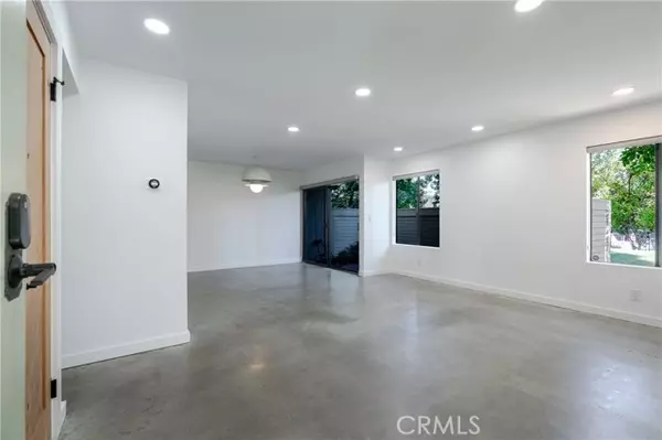 Woodland Hills (los Angeles), CA 91367,22139 burbank #1