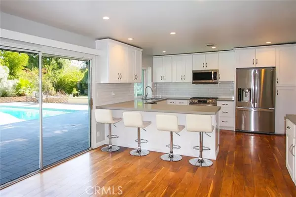 Woodland Hills (los Angeles), CA 91364,19756 Collier Street