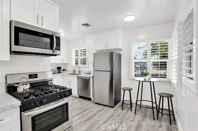 18732 Gilmore Street, Reseda (los Angeles), CA 91335