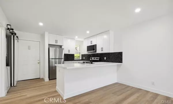 Encino (los Angeles), CA 91316,17000 Burbank Boulevard #214