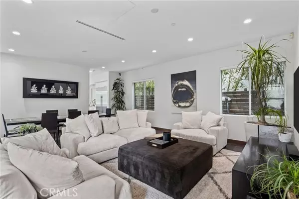 Encino (los Angeles), CA 91436,16424 Marbro Drive