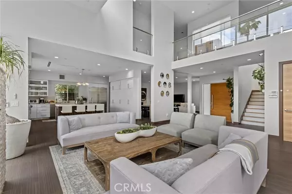 Encino (los Angeles), CA 91436,16424 Marbro Drive