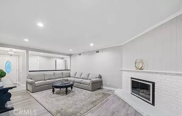 Northridge (los Angeles), CA 91326,18334 Los Alimos Street