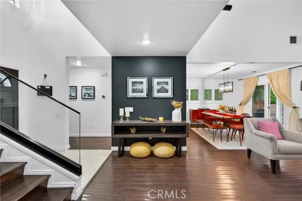 Valencia (santa Clarita), CA 91355,24456 Mockingbird Ct