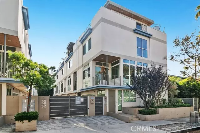 Los Angeles, CA 90038,6736 W Hepburn Way