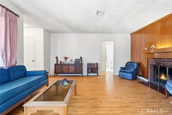 Granada Hills (los Angeles), CA 91344,17222 Kingsbury Street