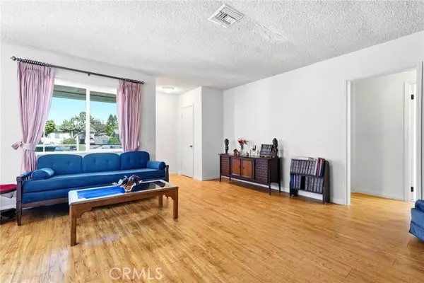 Granada Hills (los Angeles), CA 91344,17222 Kingsbury Street