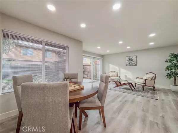 North Hollywood (los Angeles), CA 91605,12302 Runnymede Street #4