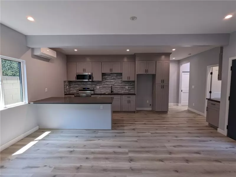 17269 Lassen Street, Northridge (los Angeles), CA 91325