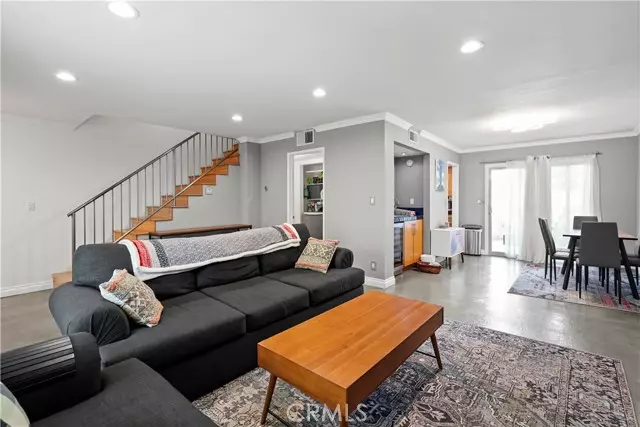 Los Angeles, CA 91401,6332 Fulton #109