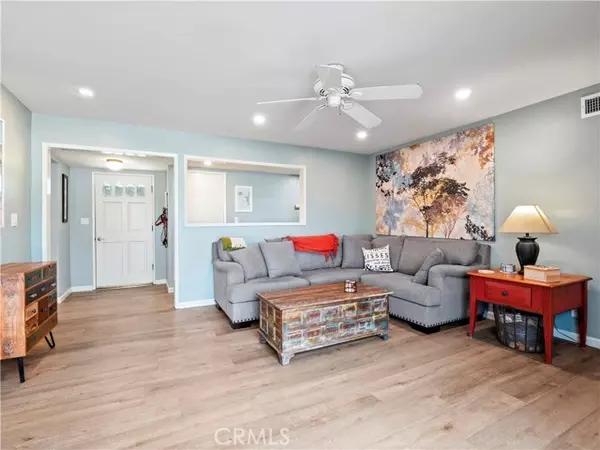 Castaic, CA 91384,31512 Karena