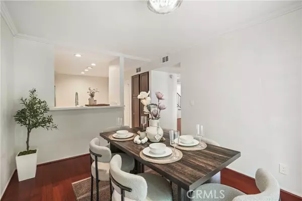 Woodland Hills (los Angeles), CA 91367,21620 Burbank #22