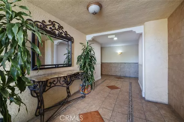 Valley Village, CA 91607,5257 Radford Avenue #212