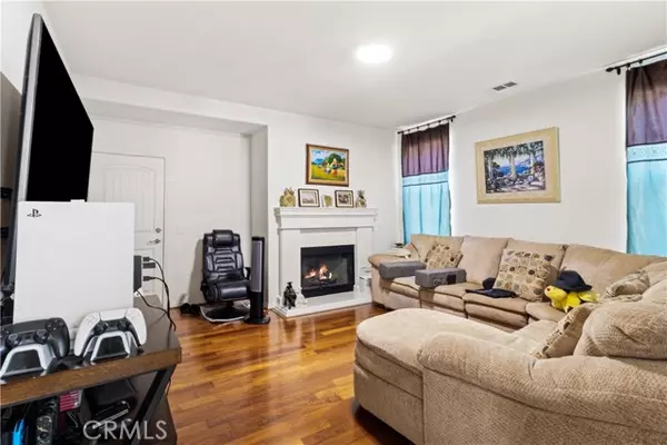 Newhall (santa Clarita), CA 91350,20425 Victory