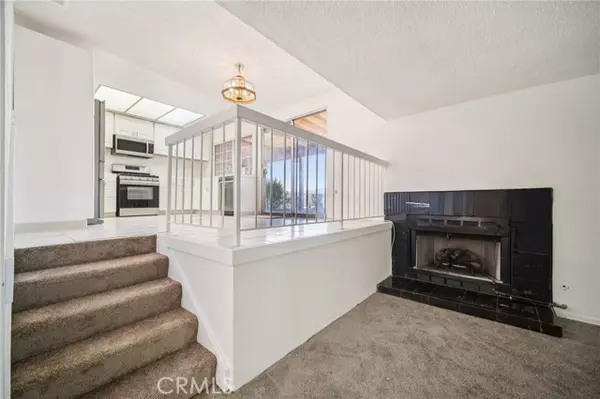 West Hills (los Angeles), CA 91304,8935 Moorcroft