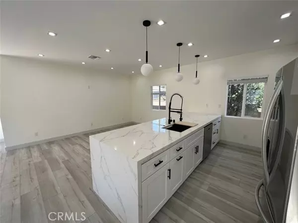 West Hills (los Angeles), CA 91307,23236 Vanowen