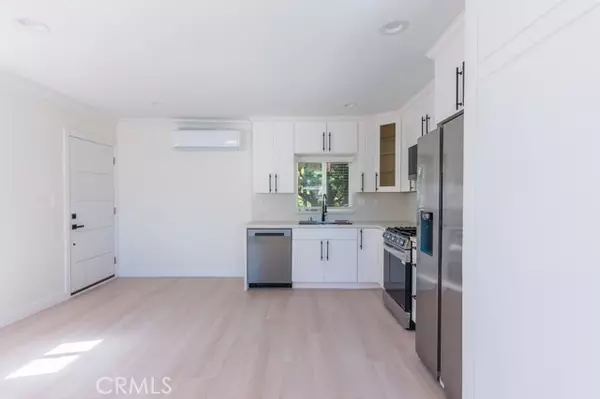 West Hollywood, CA 90048,128 S Harper Ave #130 (1/2)