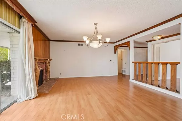 Granada Hills (los Angeles), CA 91344,17420 Flanders