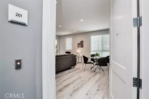 Studio City (los Angeles), CA 91602,10718 Acama Street #401